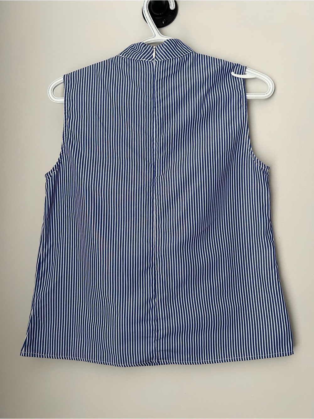 Lili Sidonio Sleeveless Pinstripe Bow Neck Top - Picture 2 of 6